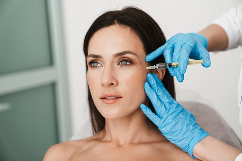 A clinician performing an aesthetic treatment at Harding Medical Institute in Orlando
